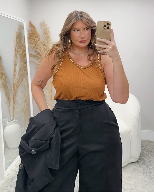 Regata Bordada Canelada Suede Marrom Quality Moda Plus Size dub Outono Soul Preview