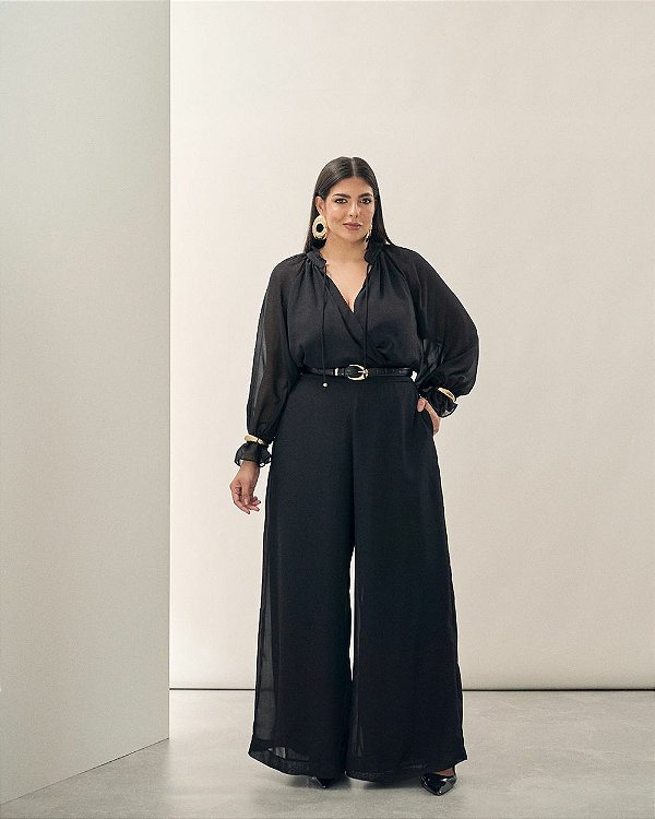 Macacão Transpassado com Babado na Gola Preto Quality Moda Plus Size Brit Preview qbl