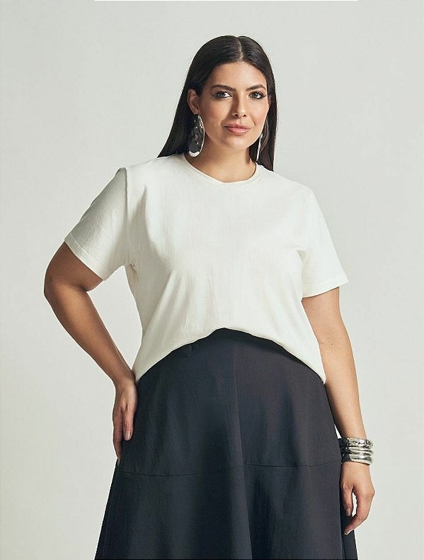 TShirt Basic Levemente Oversize Off White Quality Moda Plus Size Brit Preview qbl