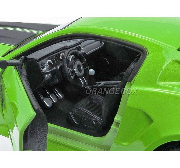 Maisto Modèle Miniature Ford Mustang Street Racer 2014 - Échelle 1/24, Couleur Aléatoire (Blanc/Vert), 30 Cm - 6