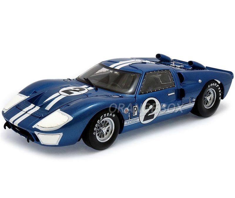 Ford GT40 MKII 1966 Racing 1:18 Shelby Collectibles Azul