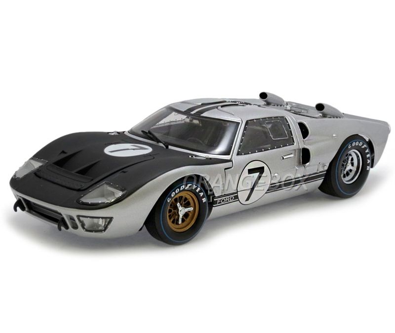 Ford GT40 MKII 1966 1:18 Shelby Collectibles Prata