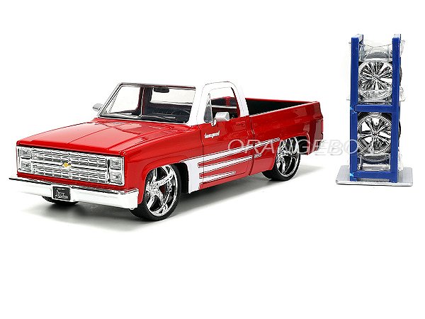 Chevrolet C10 1985 1:24 Jada Toys + Estante com Rodas