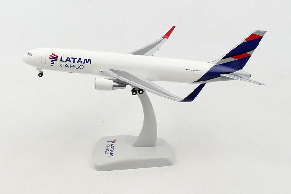 Avião Latam Cargo 767-300F 1:200 Hogan