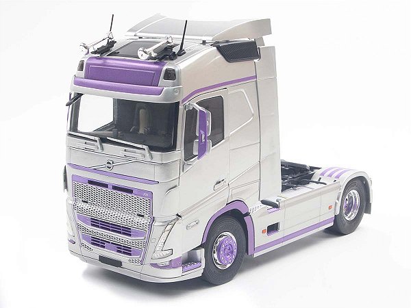 Volvo Trucks FH16 Globetrotter XL 2023 1:24 Solido Prata