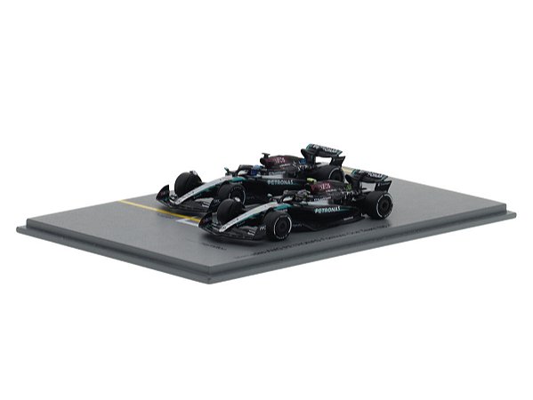 Set Fórmula 1 Mercedes AMG Petronas W15 Las Vegas GP G.Russell + L.Hamilton 2024 1:64 Spark