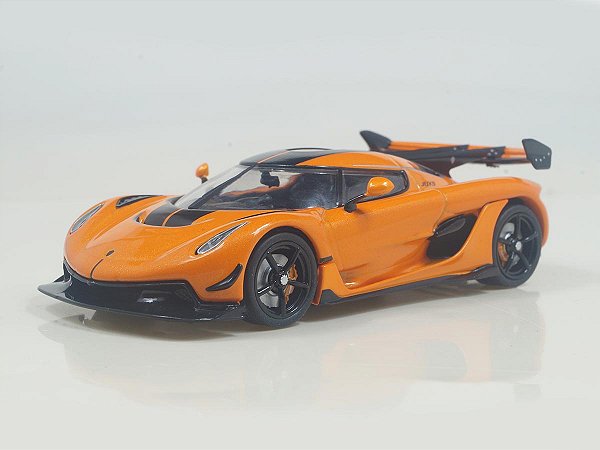 Koenigsegg Jesko 2022 1:43 Solido Laranja