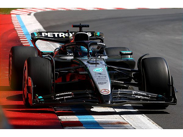 Fórmula 1 Mercedes W16 AMG PETRONAS F1 Team Winner G. Russell GP Canadá 2025 1:64 Spark