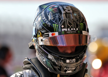 Capacete Oscar Piastri McLaren F1 Team GP EUA 2025 1:5 Spark