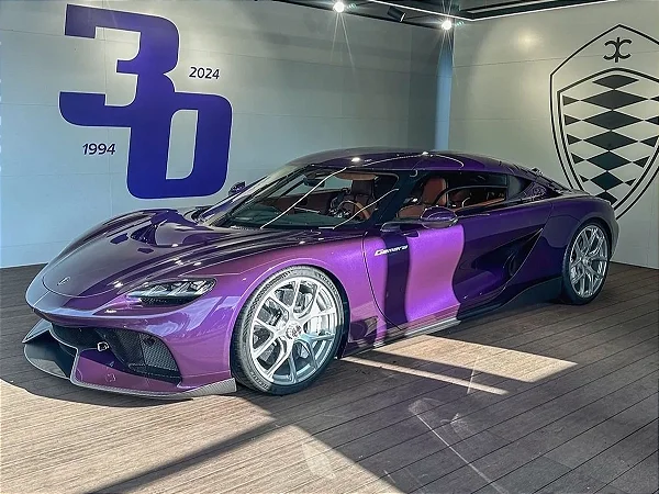 Koenigsegg Gemera 2024 1:43 Solido Purple