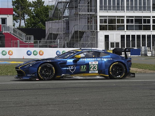 Aston Martin Vantage Amr Lmgt3 Heart Of Racing Team 24Hs Le Mans 2026 1:18 Spark