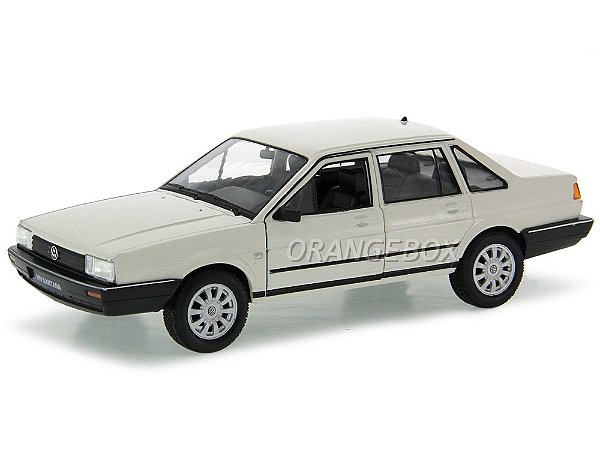 Volkswagen Santana 1:24 Welly Creme