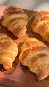 Croissant de Três Queijos 10un - DONA MINEIRA