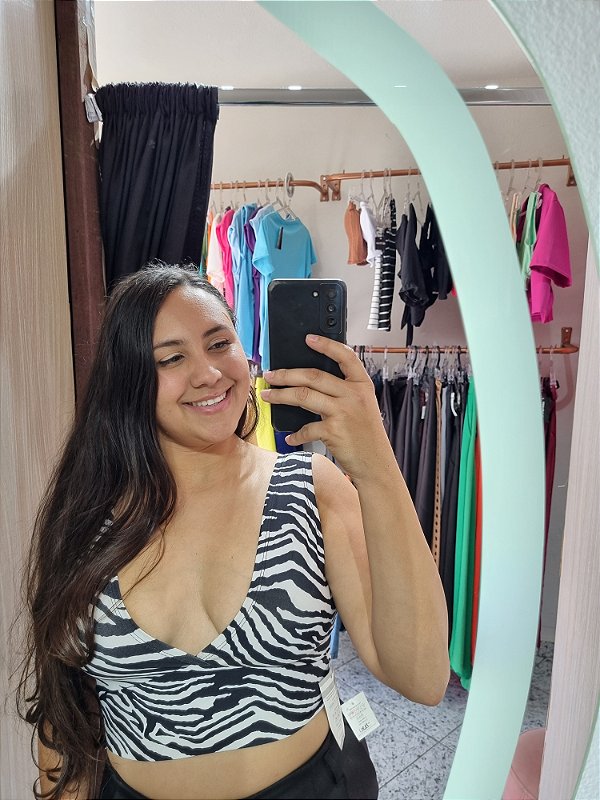 Cropped em V