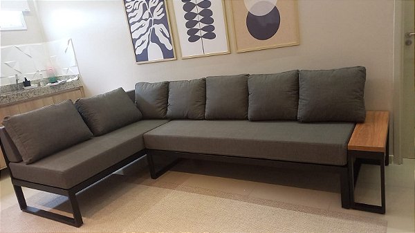 SOFÁ DE FERRO MAITE COM CHAISE 2,40X2,40 + MESA LATERAL