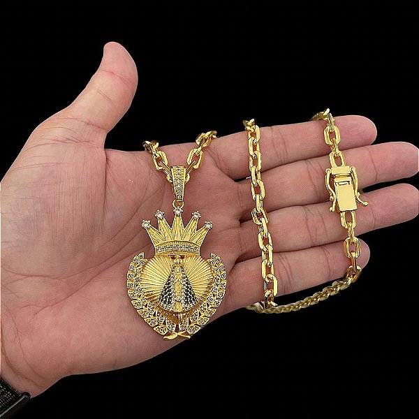 CORRENTE CADEADO( 7mm -70Cm) + PINGENTE CORAÇÃO  NOSSA SENHORA CRAVEJADA G - FECHO COM MARCAÇÃO 750 - BANHADO A OURO 18K