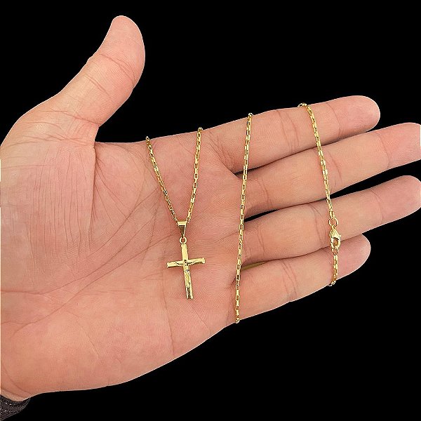 CORRENTE  TIJOLINHO( 1.5MM- 70CM) + PINGENTE CRUZ - BANHADO A OURO 18K.