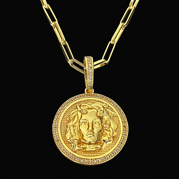 PINGENTE MEDALHA MEDUSA CRAVEJADA EM ZIRCONIA PREMIUM G (3.5x3.5cm) - BANHO DE OURO 18K