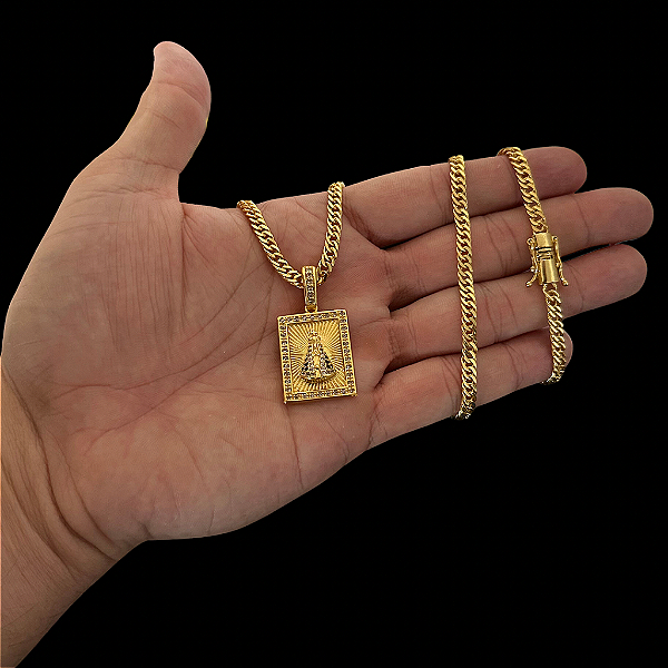 CORRENTE LACRAIA  ( 70cm- 4mm) + PINGENTE PLACA NOSSA SENHORA CRAVEJADA M - FECHO COM MARCAÇÃO 750 - BANHADO A OURO 18K