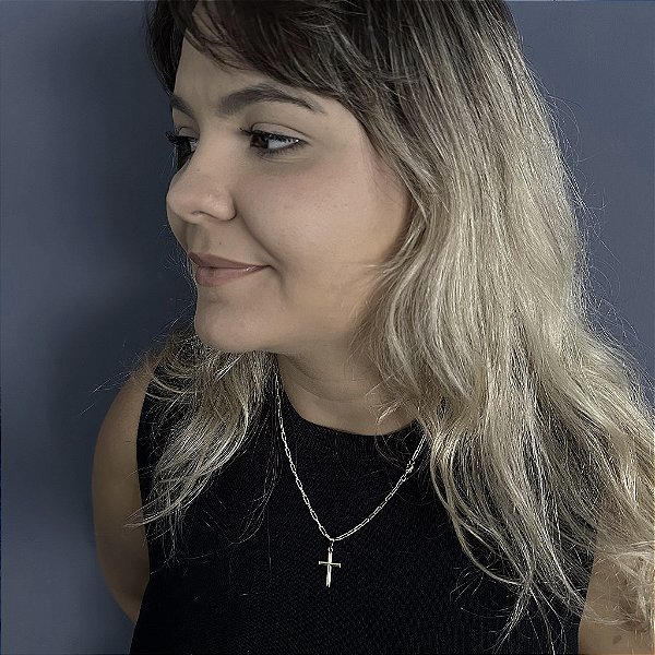 CORRENTE CARTIE ( 2mm 50cm FEM ) + PINGENTE CRUZ DETALHADA- BANHADO A OURO 18K.