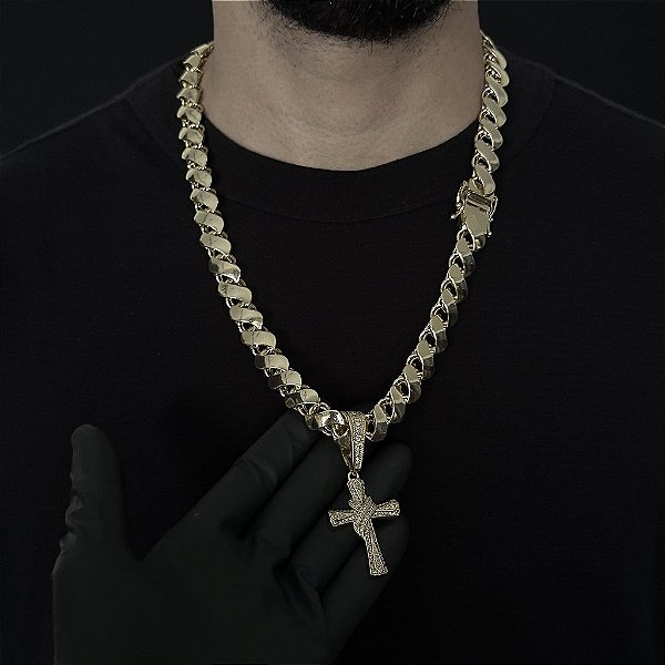 CORRENTE FRISO S DUPLA FACE ( 13mm- 70cm) + PINGENTE  CRUZ CRAVEJADA  AMARRADA - BANHADO A OURO 18K