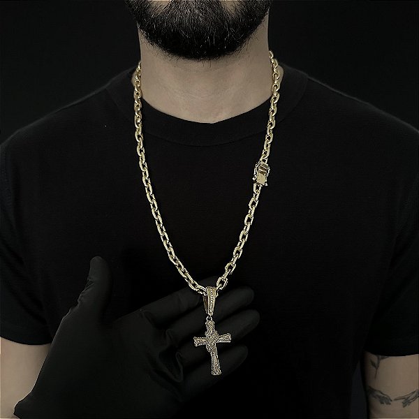 CORRENTE  CADEADO (8mm - 56G 70 cm) + PINGENTE CRUZ AMARRADA CRAVEJADA G - FECHO COM MARCAÇÃO 750 - BANHO DE OURO 18k