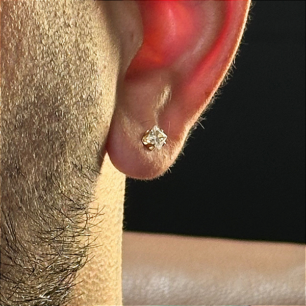 PAR DE BRINCOS PONTO DE LUZ QUADRADO 5MM  - BANHADO A OURO 18K