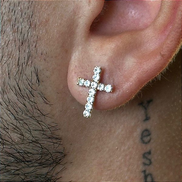 PAR DE BRINCO CRUZ MÉDIA CRAVEJADA  - BANHADO A OURO 18K