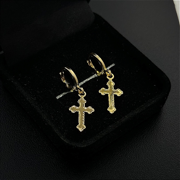 PAR DE BRINCO ARGOLA COM CRUZ 12x2mm -  BANHADO A OURO 18K