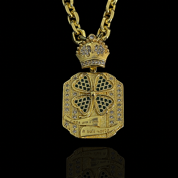 PINGENTE QUADRADO TREVO DA SORTE   CRAVEJADO  EM ZIRCÔNIA  PREMIUM 12g( 4x4cm) (GG)  - BANHO DE OURO 18k.