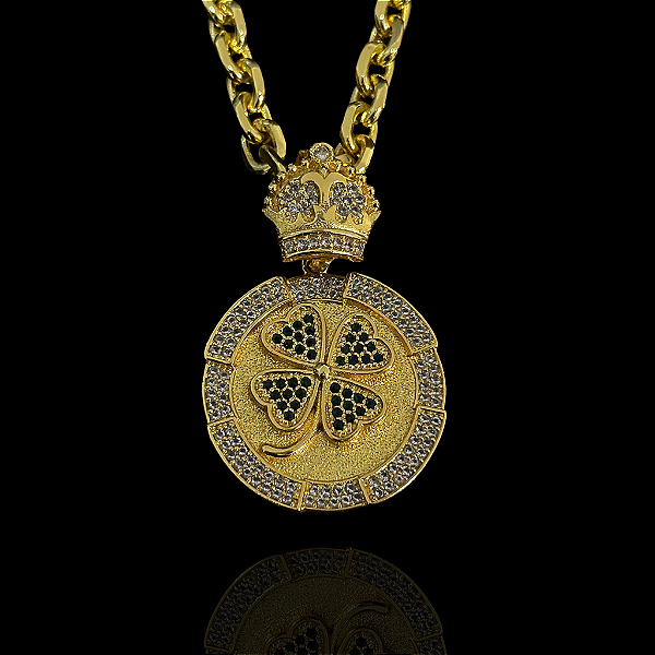 PINGENTE REDONDO TREVO DA SORTE   CRAVEJADO  EM ZIRCÔNIA  PREMIUM 12g( 4x4cm) (GG)  - BANHO DE OURO 18k.