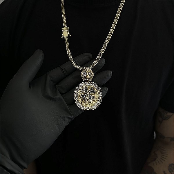 CORRENTE  GRUMET DUPLA  (7mm - 28g  70cm) + PINGENTE MEDALHA TREVO DA SORTE CRAVEJADO EM ZIRCÔNIA  PREMIUM G - BANHO DE OURO 18k