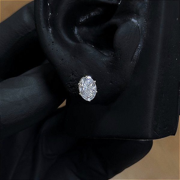 PAR DE BRINCO PONTO DE LUZ OVAL 8x5mm- BANHADO A OURO 18K.