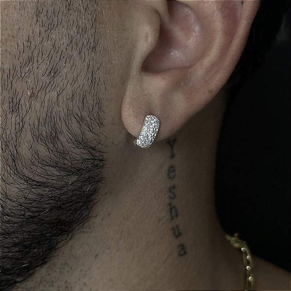 PAR DE BRINCO ARGOLA CRAVEJADO EM ZIRCÔNIA PREMIUM   5x3mm.  M - BANHADO A PRATA 950.