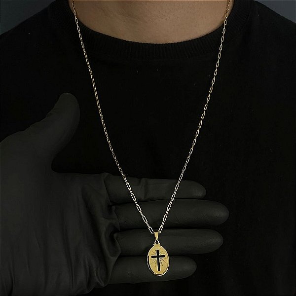 CORRENTE CARTIE (2MM - 50, 60cm ou 70cm) + PLACA OVAL COM CRUZ VAZADA - BANHADO A OURO 18k
