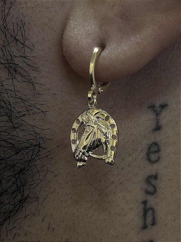 BRINCO FERRADURA DE CAVALO 10MM - BANHADO A OURO 18K