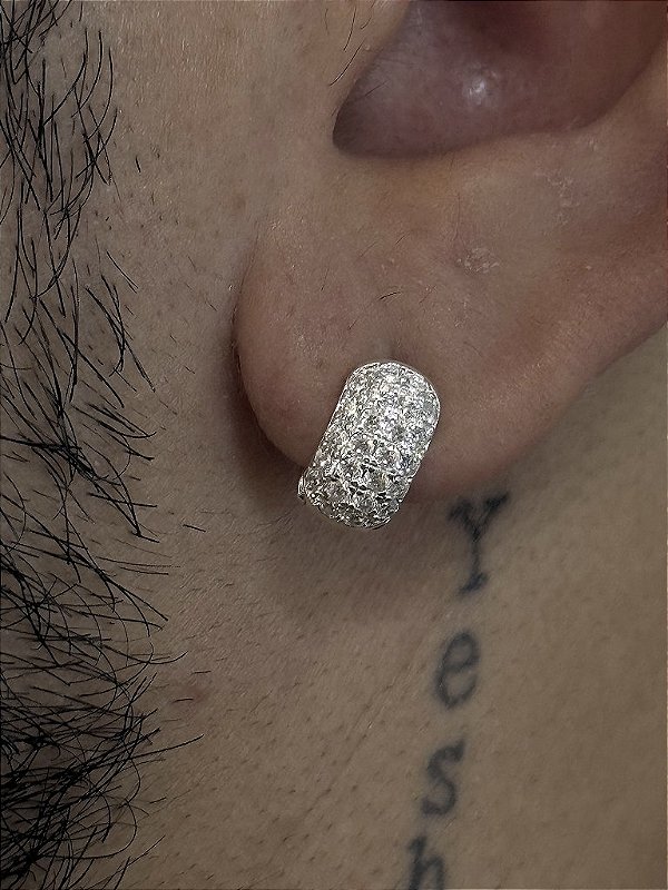 PAR DE BRINCO ARGOLA CRAVEJADA EM ZIRCÔNIA 15x5 mm G - BANHADO A PRATA 750