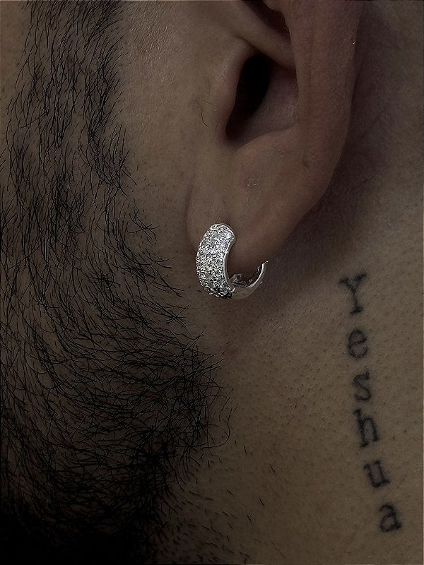 PAR DE BRINCO ARGOLA CRAVEJADA EM ZIRCÔNIA 17x5mm GG - BANHADO A PRATA 750