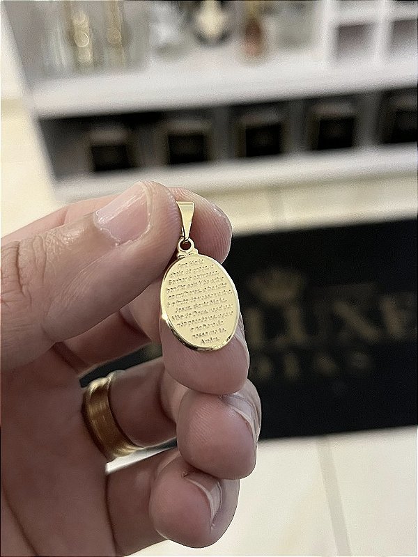 PINGENTE MEDALHA ORAÇÃO ( 1g- 2x2,5cm)- BANHO DE OURO 18K