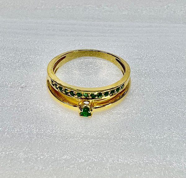 ANEL COM 14 PEDRAS DE CRISOPRASIO PRATA 950 COM BANHO DE OURO