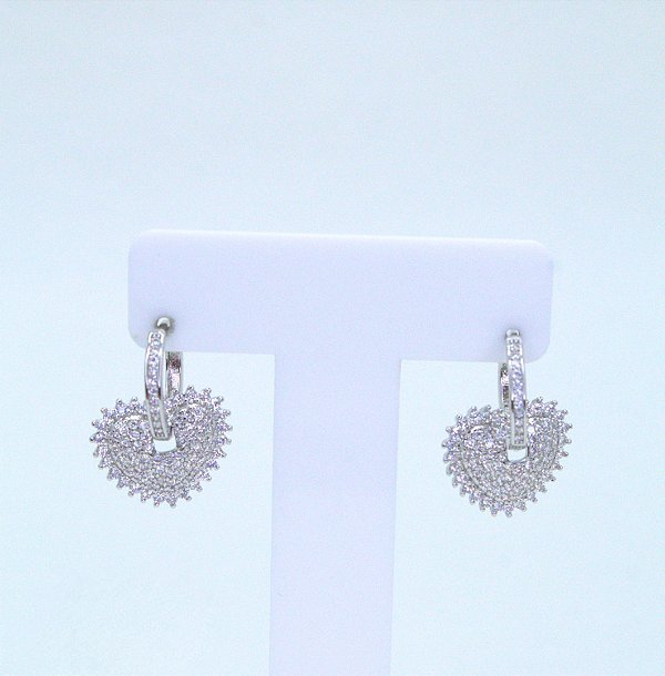 BRINCO ARGOLA COM PINGENTE DE CORAÇÃO DIAMOND