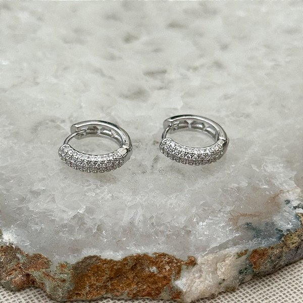 BRINCO ARGOLA 3 FILEIRAS DE PEDRAS DIAMOND 1,5CM