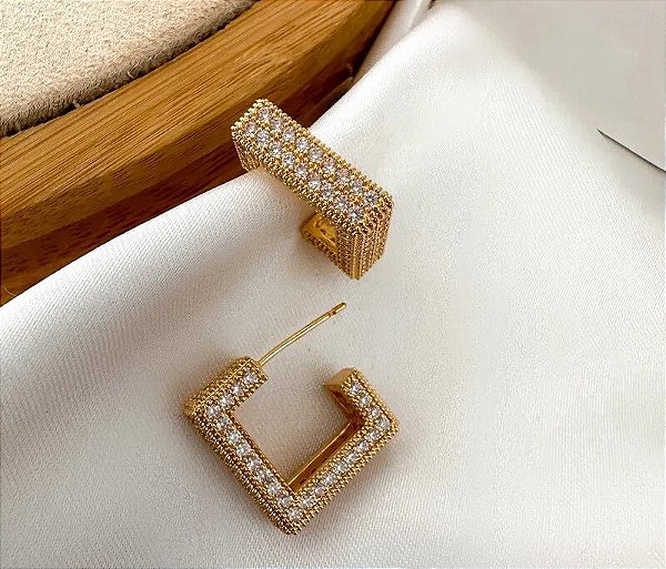 ARGOLA QUADRADA MÉDIA CRAVEJADA GOLD