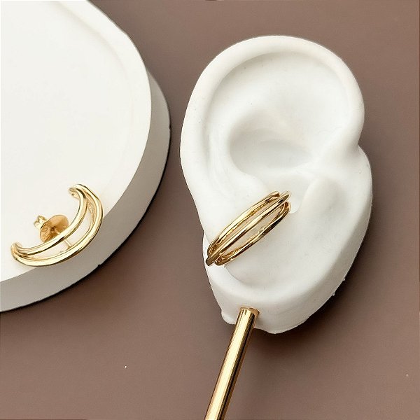 BRINCO MEIA LUA VAZADO DOURADO