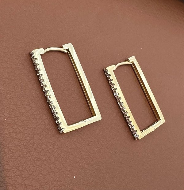 BRINCO ARGOLA GRANDE RETANGULAR COM ZIRCÔNIAS