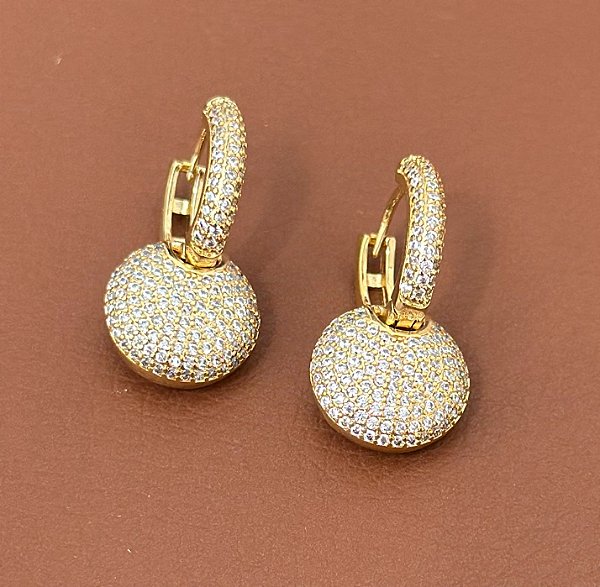 BRINCO ARGOLA PENDENTE REDONDO ZIRCÔNIAS