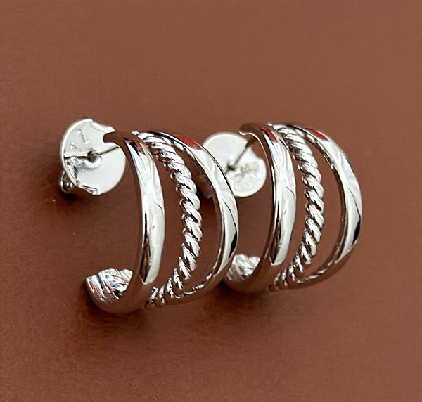 BRINCO MEIA ARGOLA COM 1 FILEIRA TRANÇADA