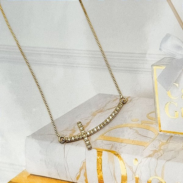 COLAR CRUZ CRUCIFIXO DEITADO CRAVEJADO DOURADO