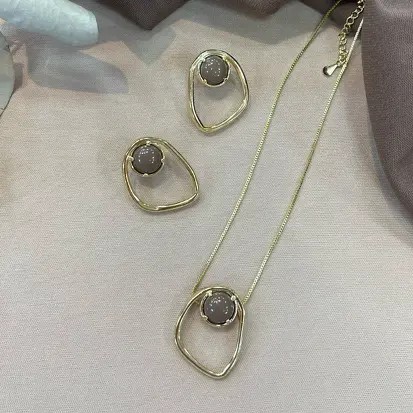 CONJUNTO COLAR BRINCO ORGÂNICO MONICA MOCCA