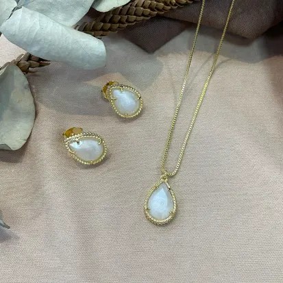 CONJUNTO BRINCO COLAR GOTA MADREPÉROLA ELIS